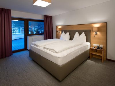 0CFEA6D0D5AEE81FCCE964DDA4E63C64