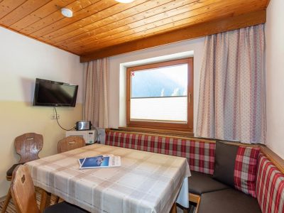 10567EDB819DD21DC4339261995D82E8