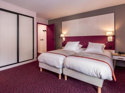 3327FF2BC3F43D7B3D0497A99D03D185