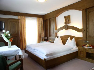 7FF16C005B36E4316810D47A0C80D269