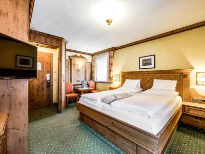 ACDA31B31D28A47BFFFA4B00AB859291