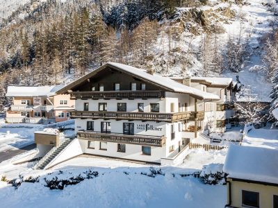 C3BF03F9D34D5F3A5F62D23309A5852E