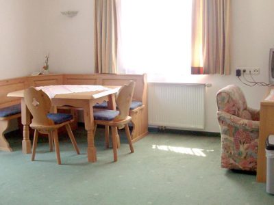 E8FDDE596C5407286356F8C53F11E43D